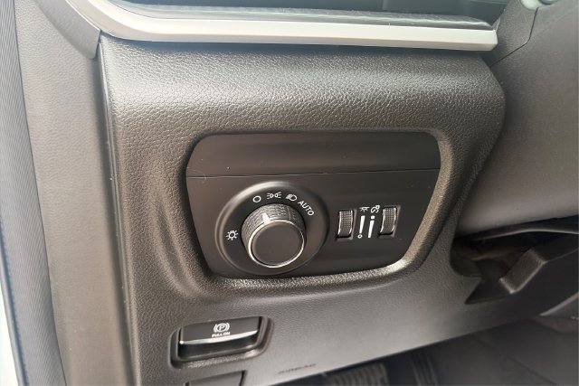 Used 2023 Jeep Grand Cherokee L Laredo AWD/4WD image 17