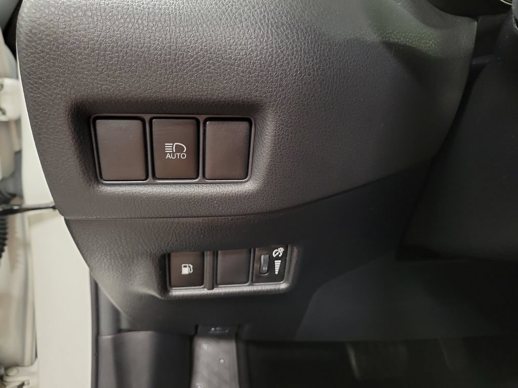 Used 2019 Toyota C-HR XLE FWD image 27