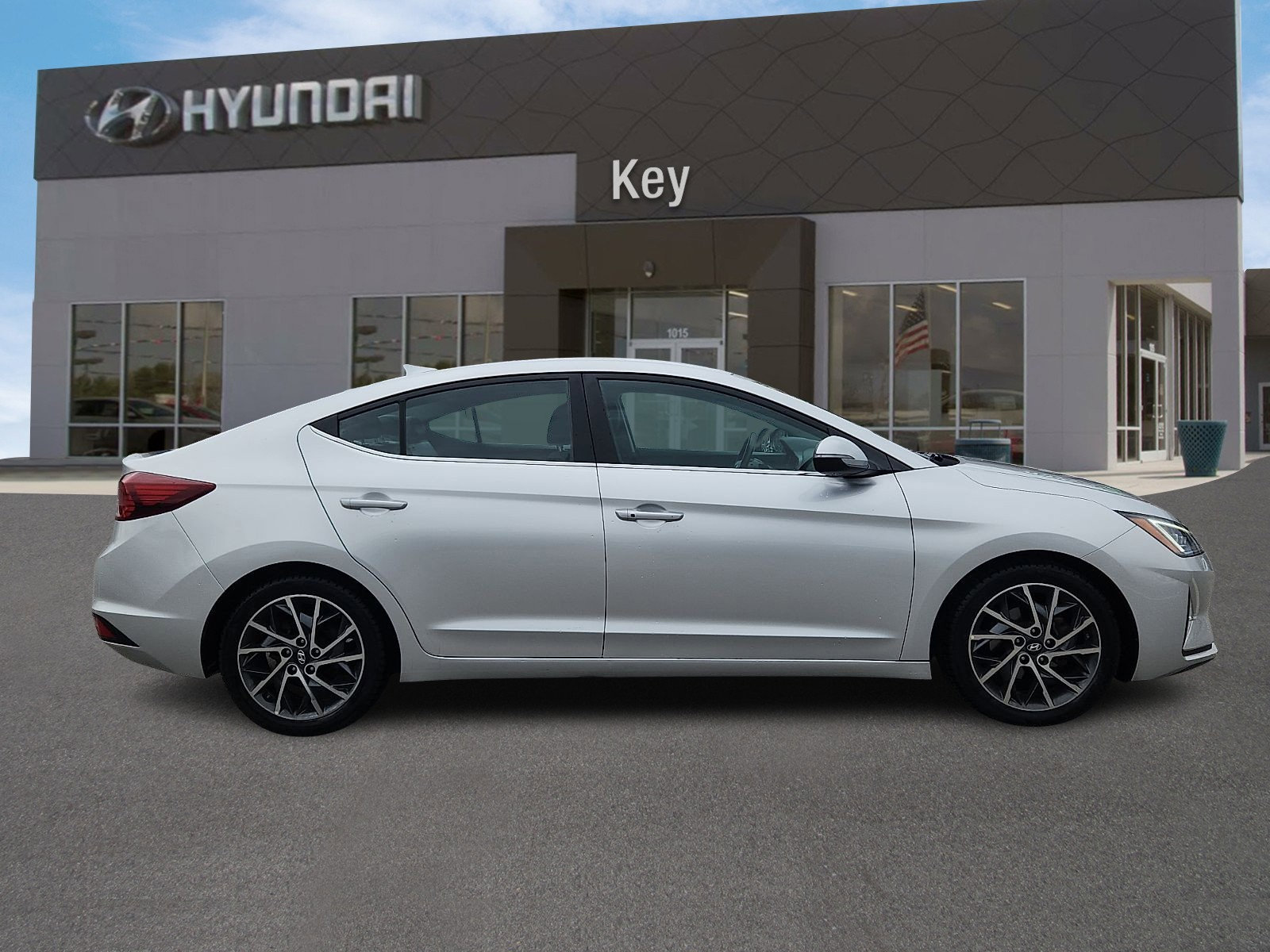 Used 2019 Hyundai Elantra Limited w/ Cargo Package FWD image 3