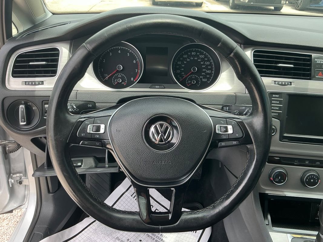 Used 2016 Volkswagen Golf S image 28