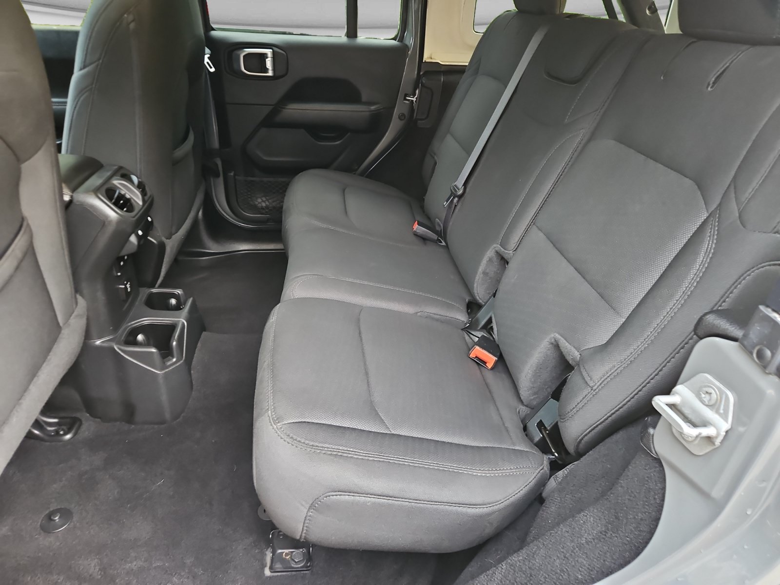 Used 2021 Jeep Wrangler Unlimited Sahara AWD/4WD image 14