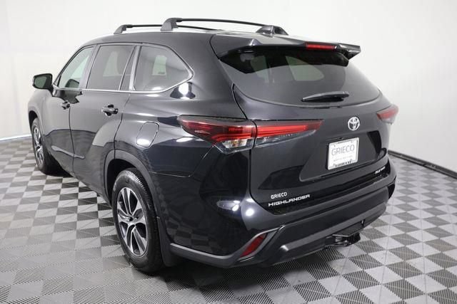 Used 2024 Toyota Highlander XLE AWD/4WD image 6
