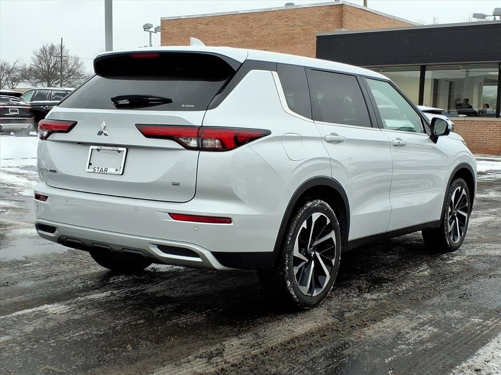 Used 2024 Mitsubishi Outlander SE image 7