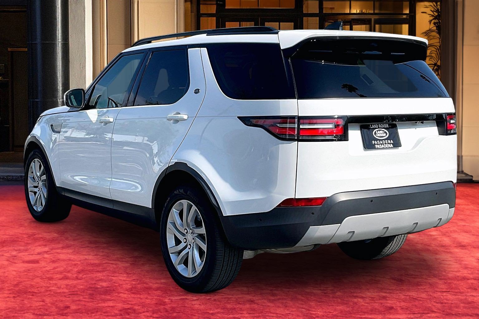 Used 2019 Land Rover Discovery HSE AWD/4WD image 11