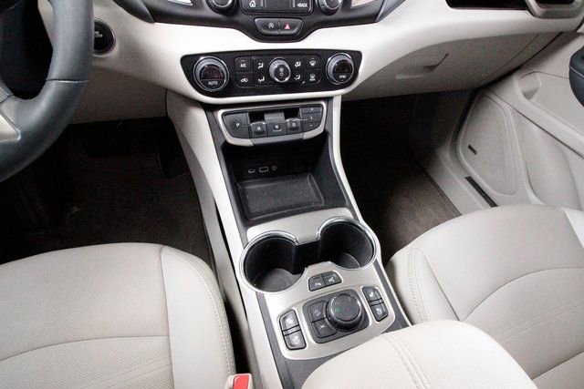 Used 2024 GMC Terrain Denali w/ Black Diamond Edition image 9