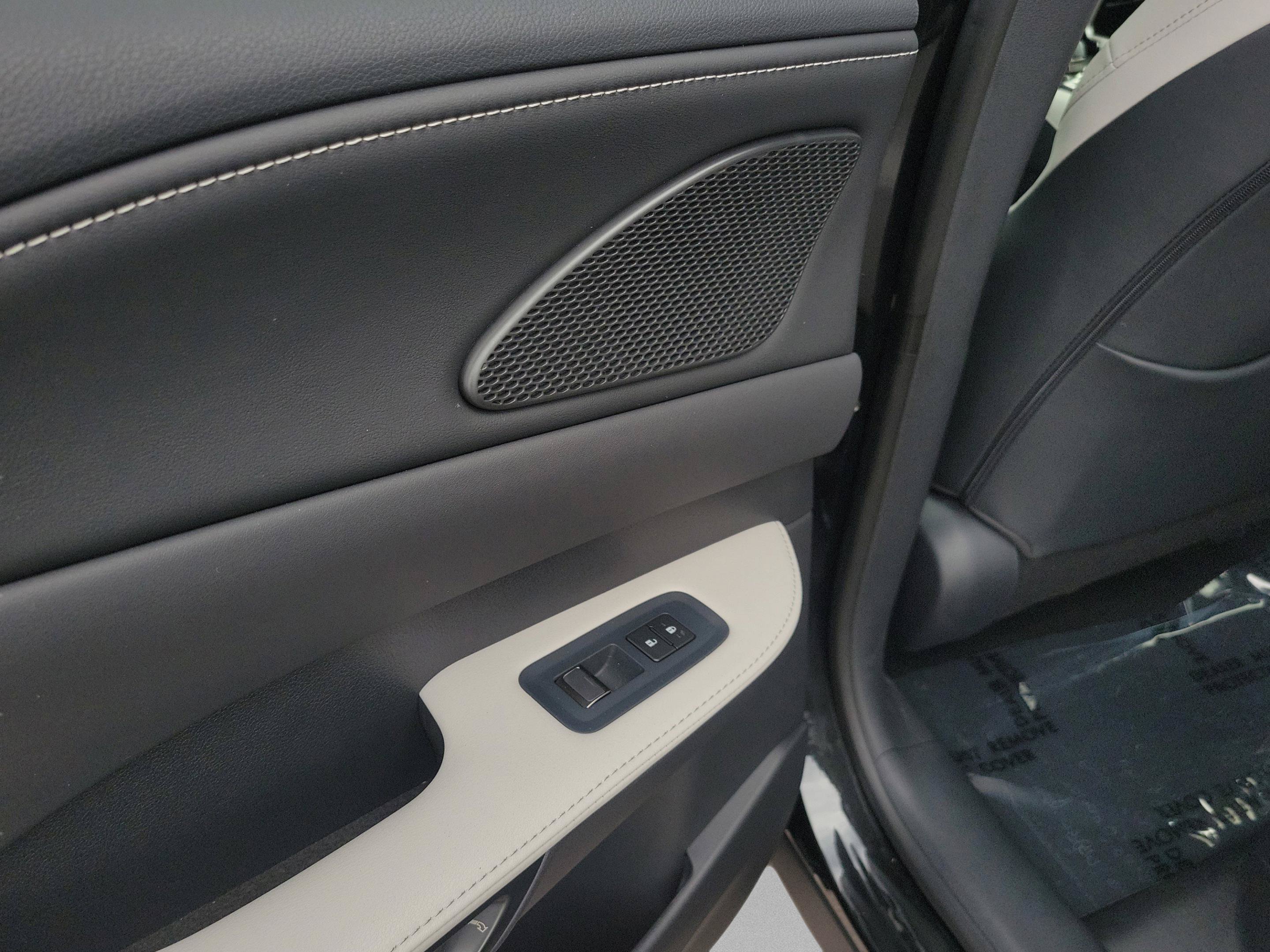 Used 2025 Lexus RX 350 Premium w/ Convenience Package FWD image 8