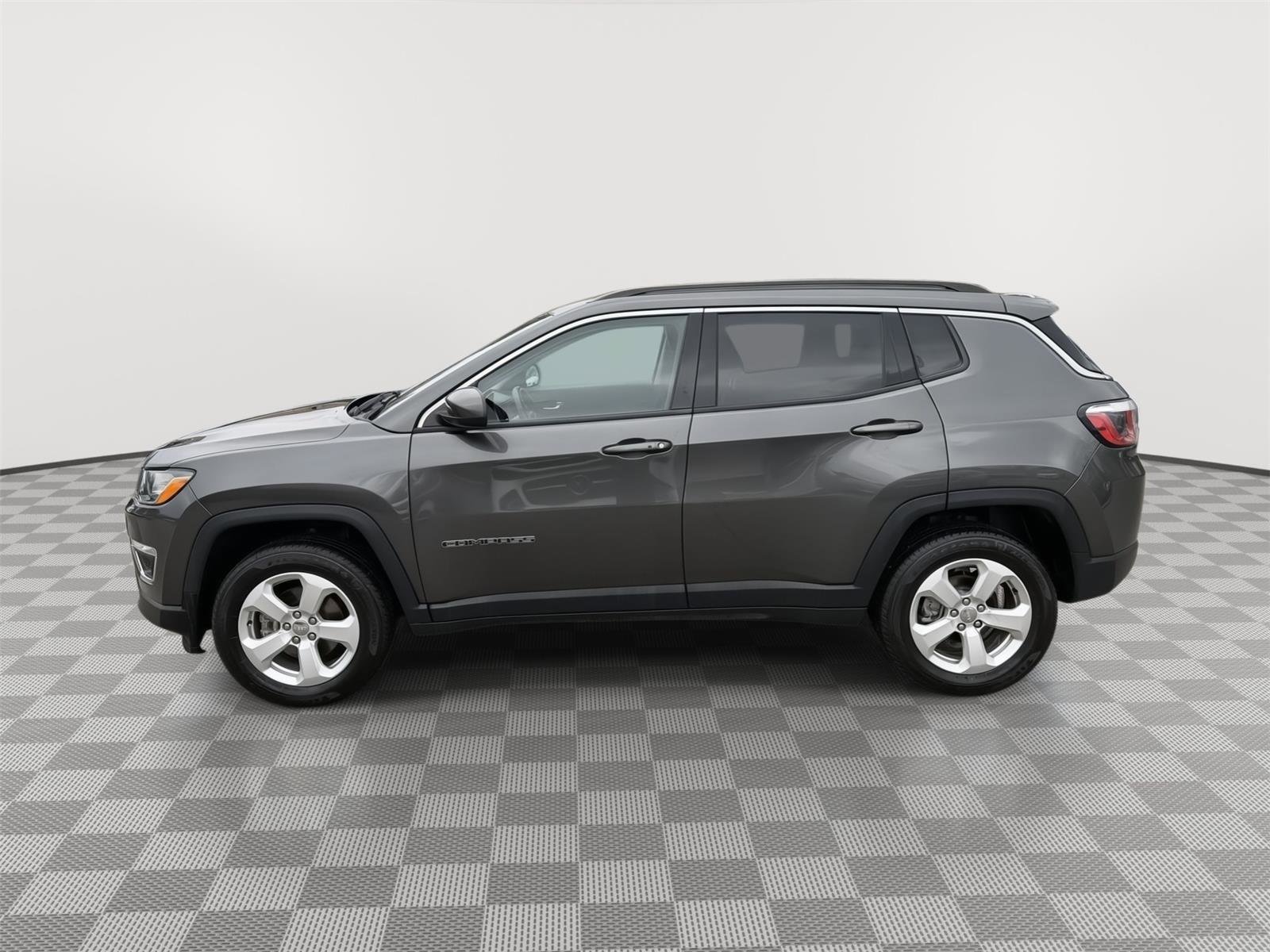 Used 2019 Jeep Compass Latitude w/ Cold Weather Group AWD/4WD image 6