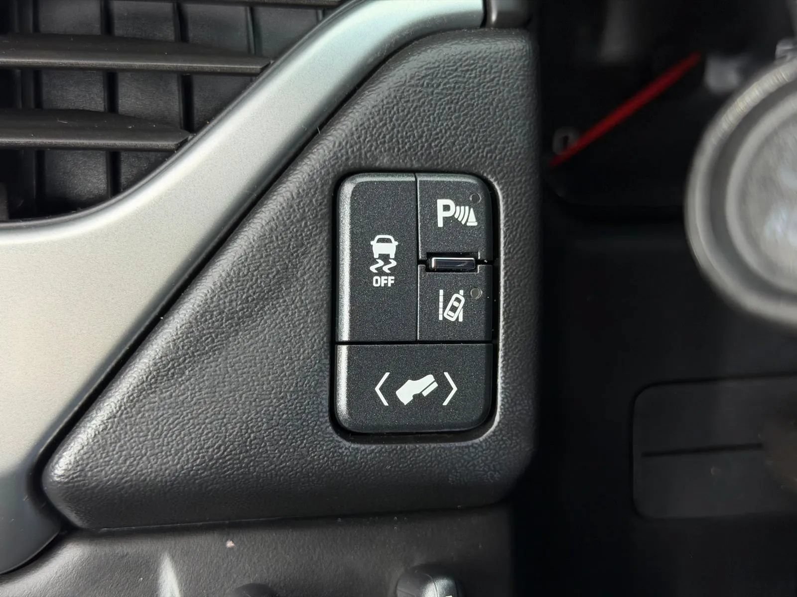 Used 2015 Chevrolet Suburban LT RWD image 39