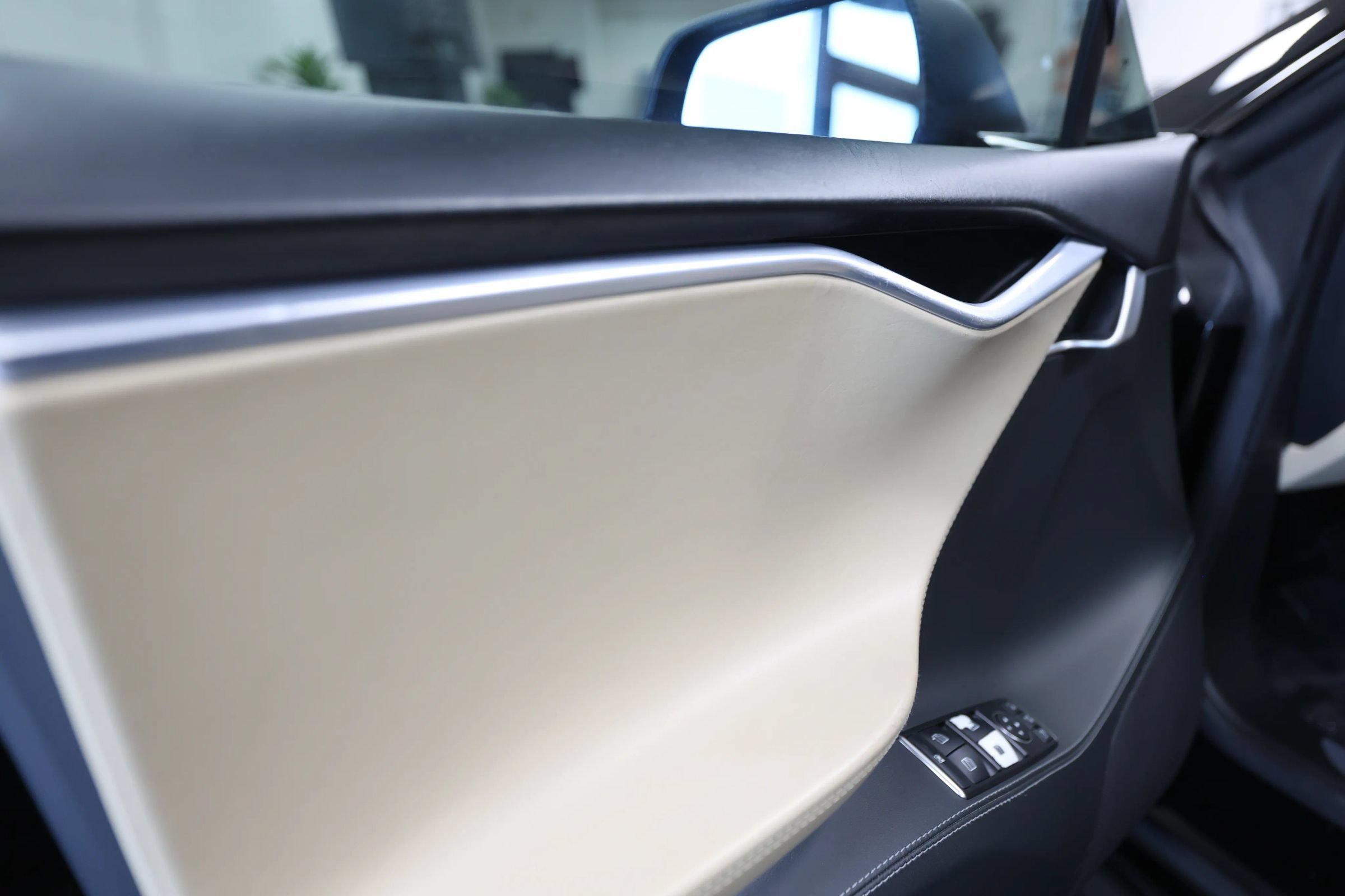 Used 2015 Tesla Model S 85 RWD image 27