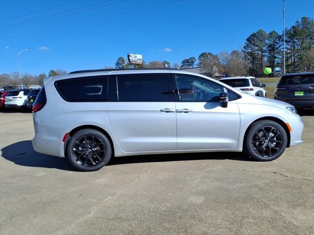 New 2026 Chrysler Pacifica Select w/ S Appearance Package FWD image 2