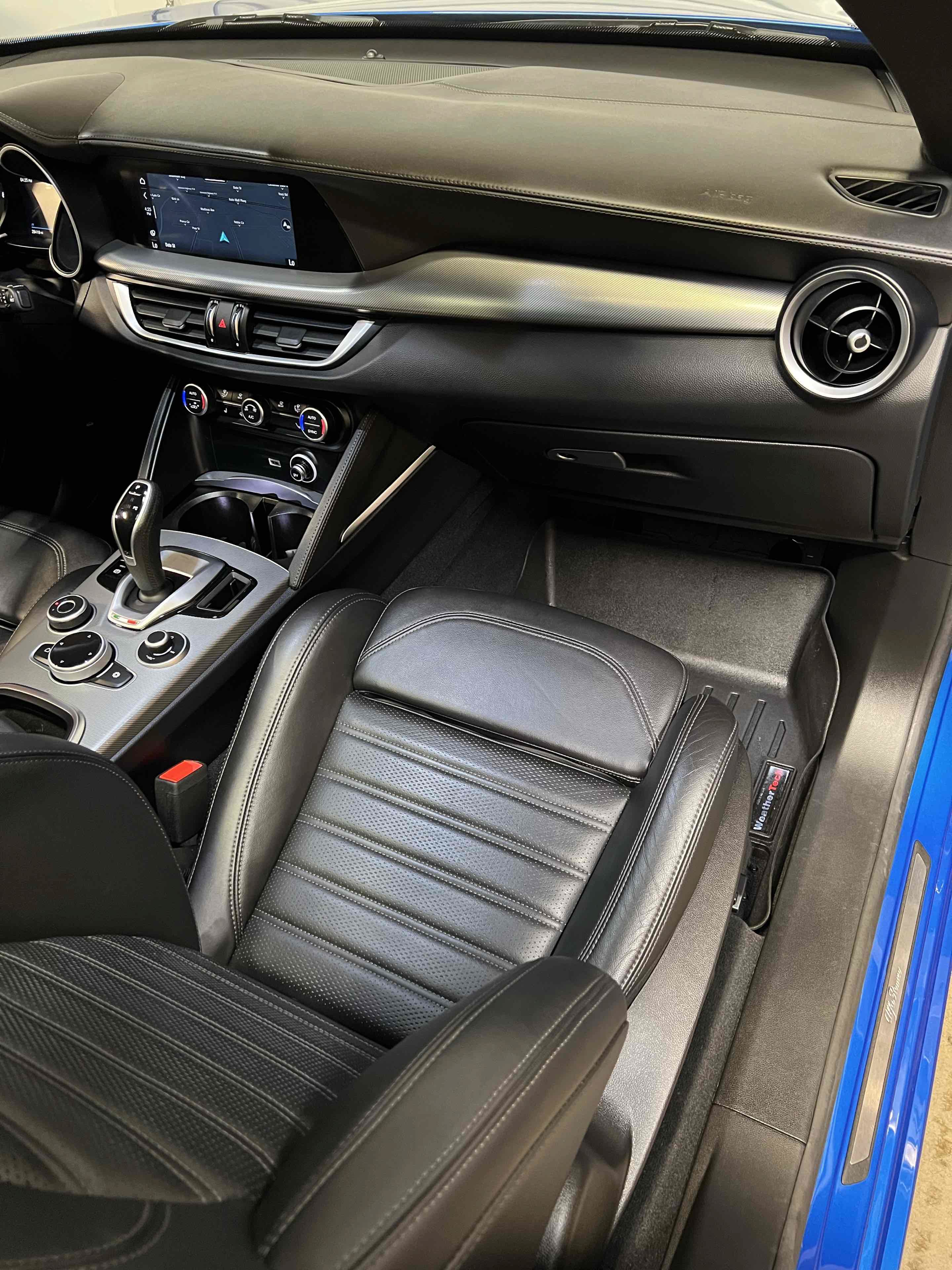 Used 2023 Alfa Romeo Stelvio Veloce AWD/4WD image 33