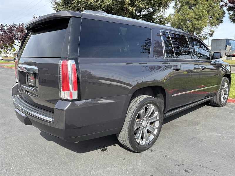 Used 2015 GMC Yukon XL Denali w/ Premium Package AWD/4WD image 11