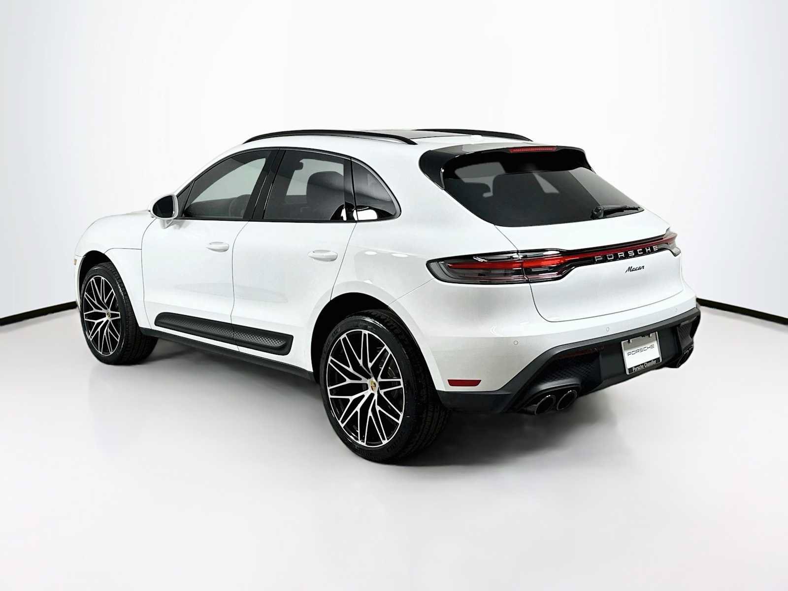 Certified 2026 Porsche Macan AWD/4WD image 3