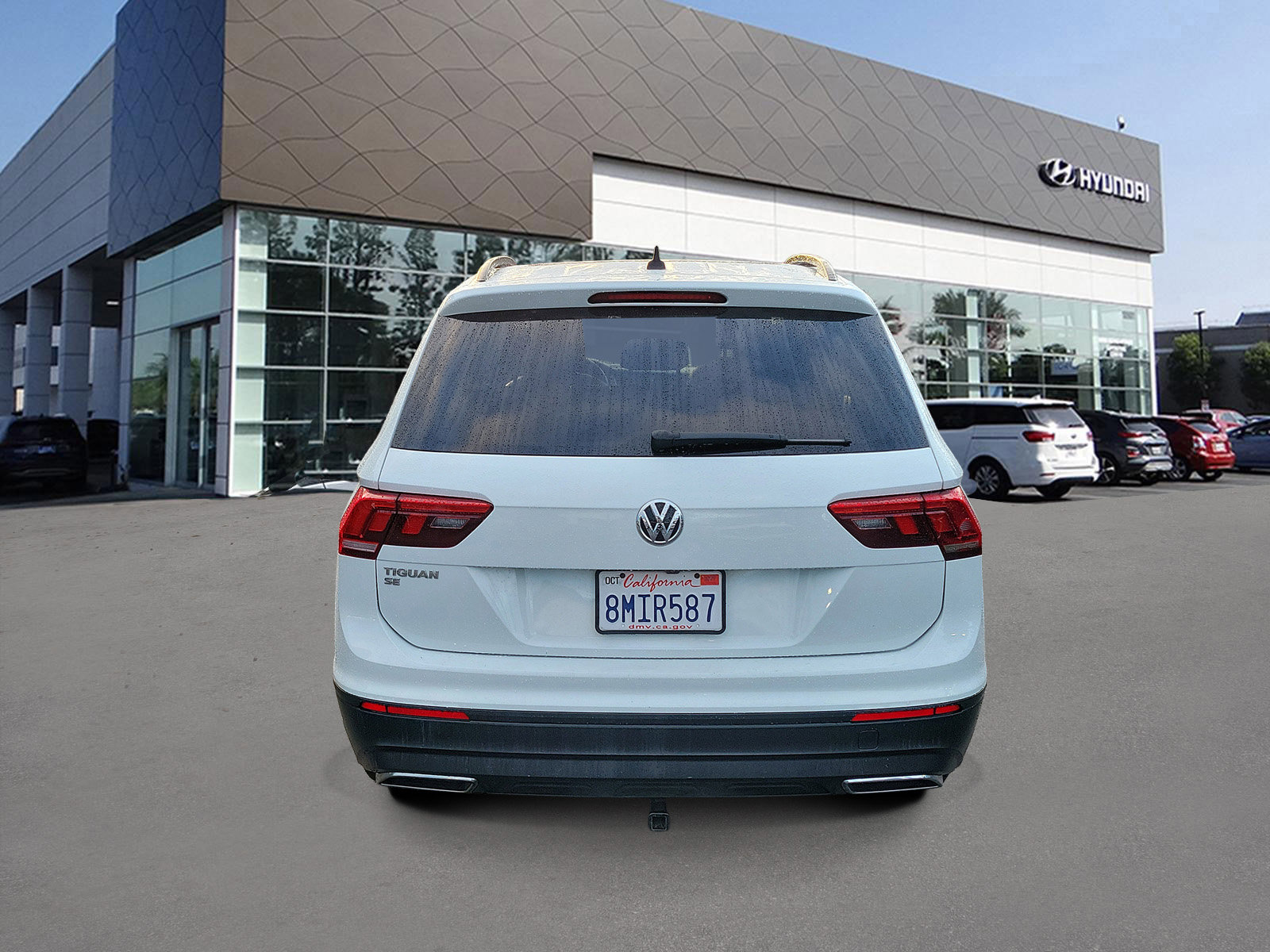 Used 2019 Volkswagen Tiguan SE w/ Panoramic Sunroof Package FWD image 4