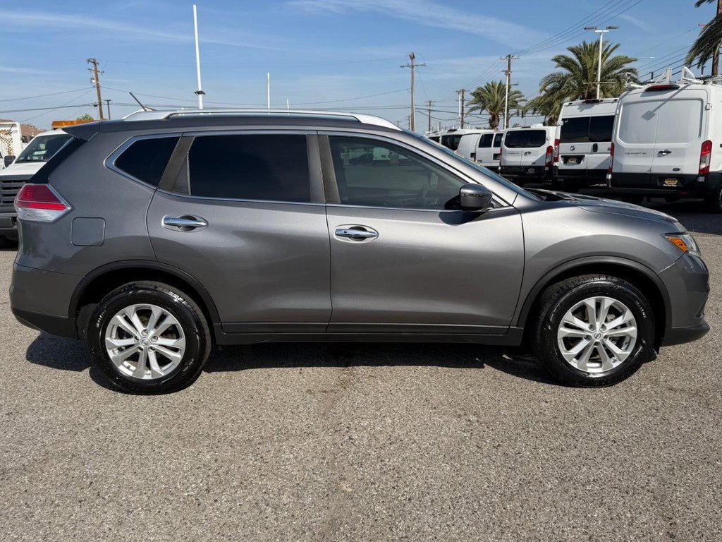 Used 2016 Nissan Rogue SV image 4