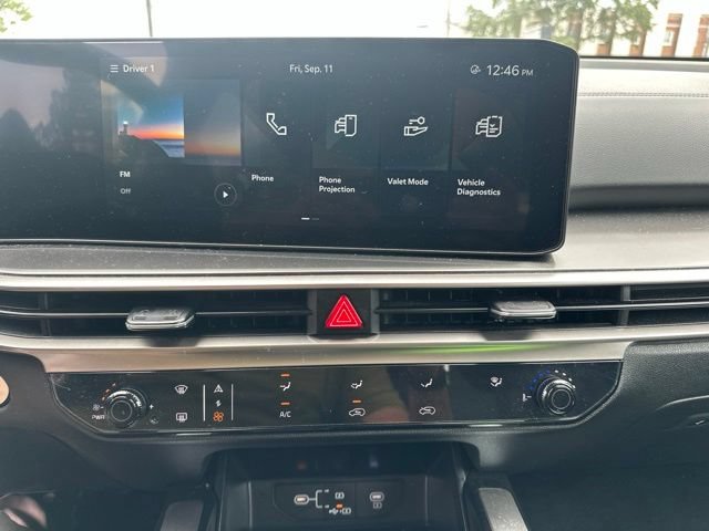 Certified 2025 Kia Sorento LX FWD image 12