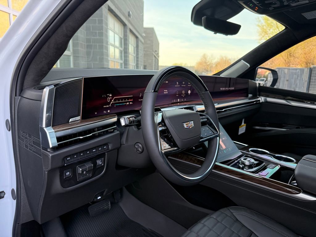 Used 2026 Cadillac Escalade Platinum Sport w/ LPO, ONYX Package image 41