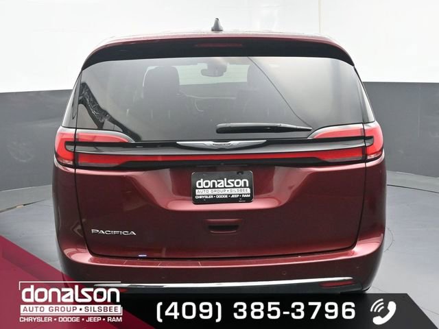 Used 2023 Chrysler Pacifica Touring-L image 4