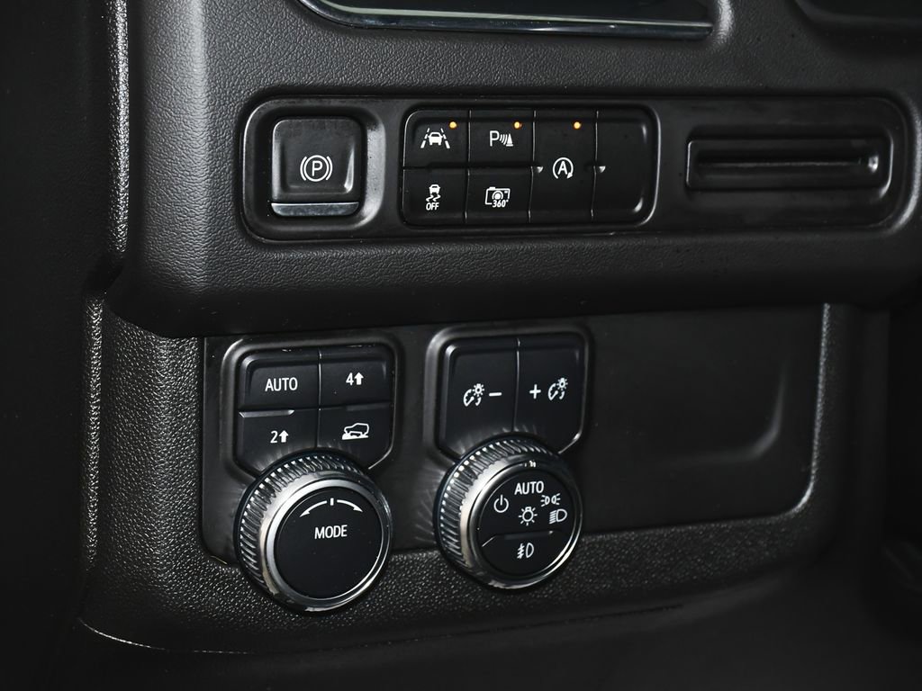 Used 2023 GMC Yukon XL SLT w/ SLT Premium Package image 18