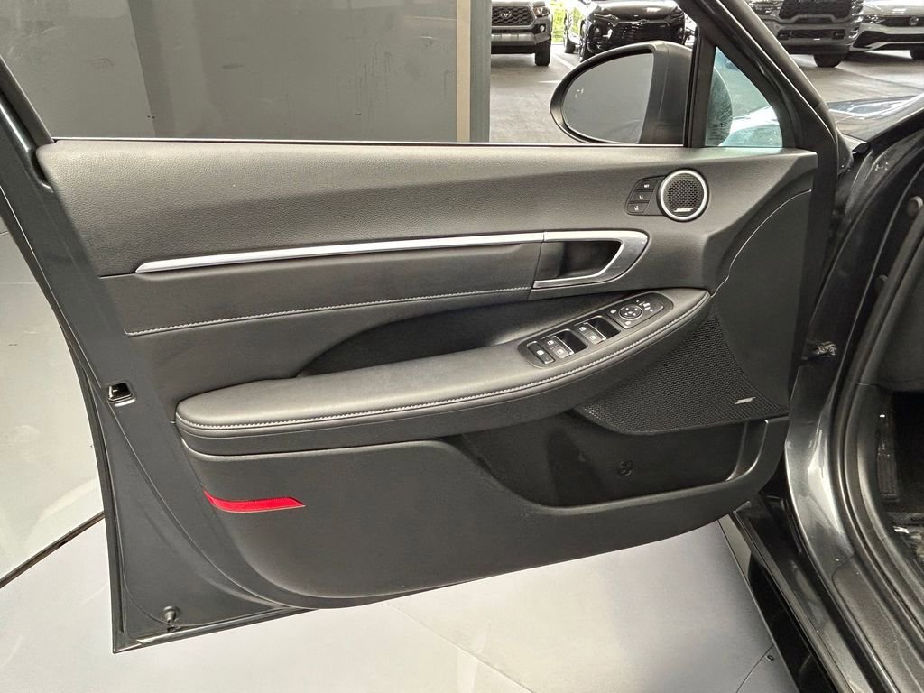 Used 2023 Hyundai Sonata Limited w/ Preferred Accessory Package FWD image 52