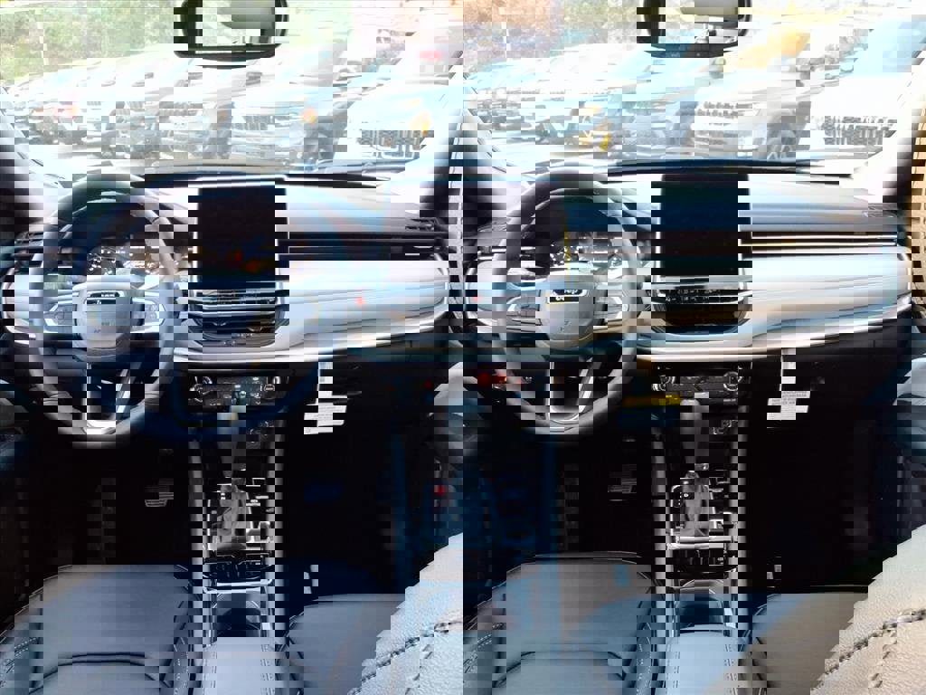 New 2026 Jeep Compass Limited w/ Sun, Sound & Navigation Group image 8