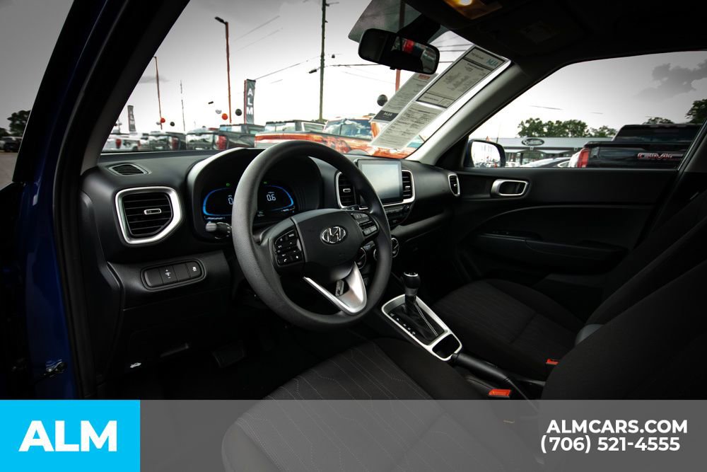 Certified 2025 Hyundai Venue SE image 19