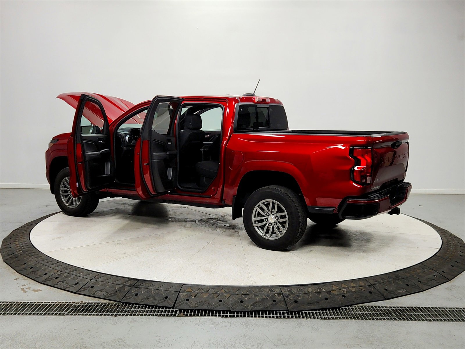 Used 2024 Chevrolet Colorado LT w/ LT Convenience Package II image 13
