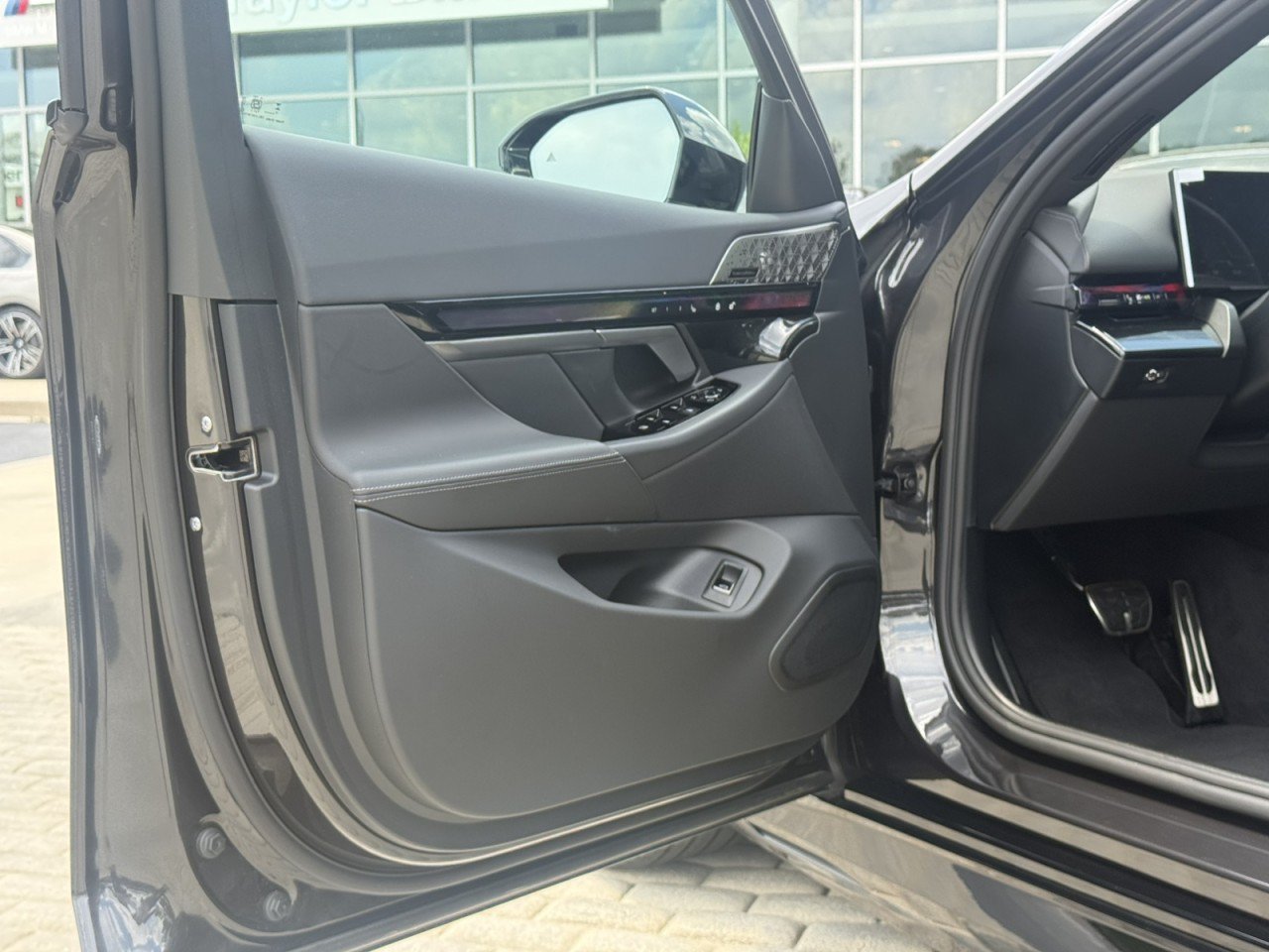 Certified 2026 BMW i5 M60 w/ M Sport Package RWD image 10