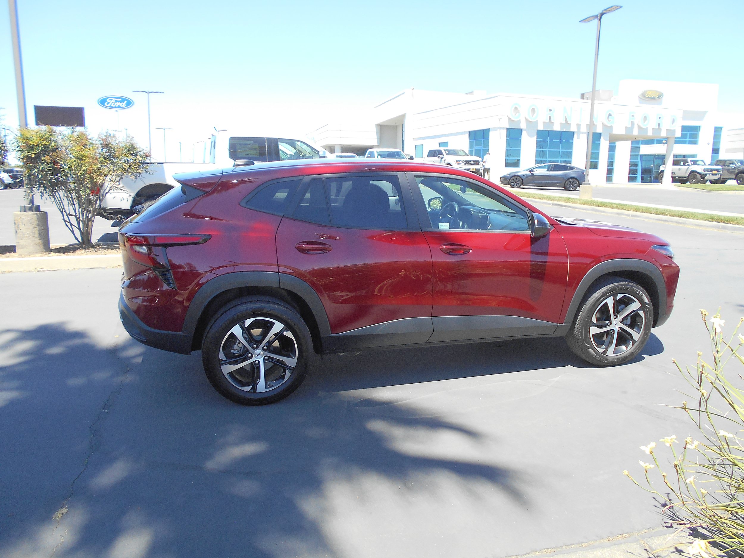 Used 2025 Chevrolet Trax RS w/ Driver Confidence Package FWD image 4