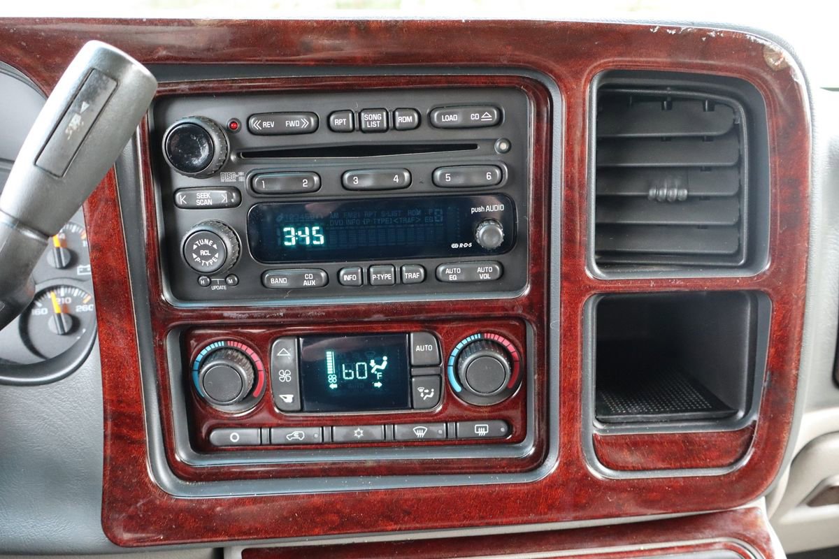 Used 2003 Chevrolet Suburban 2500 LT w/ LT Preferred Equipment Group image 40