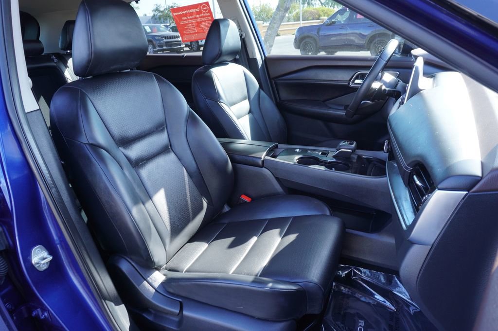 Certified 2021 Nissan Rogue SV w/ Premium Package FWD image 12