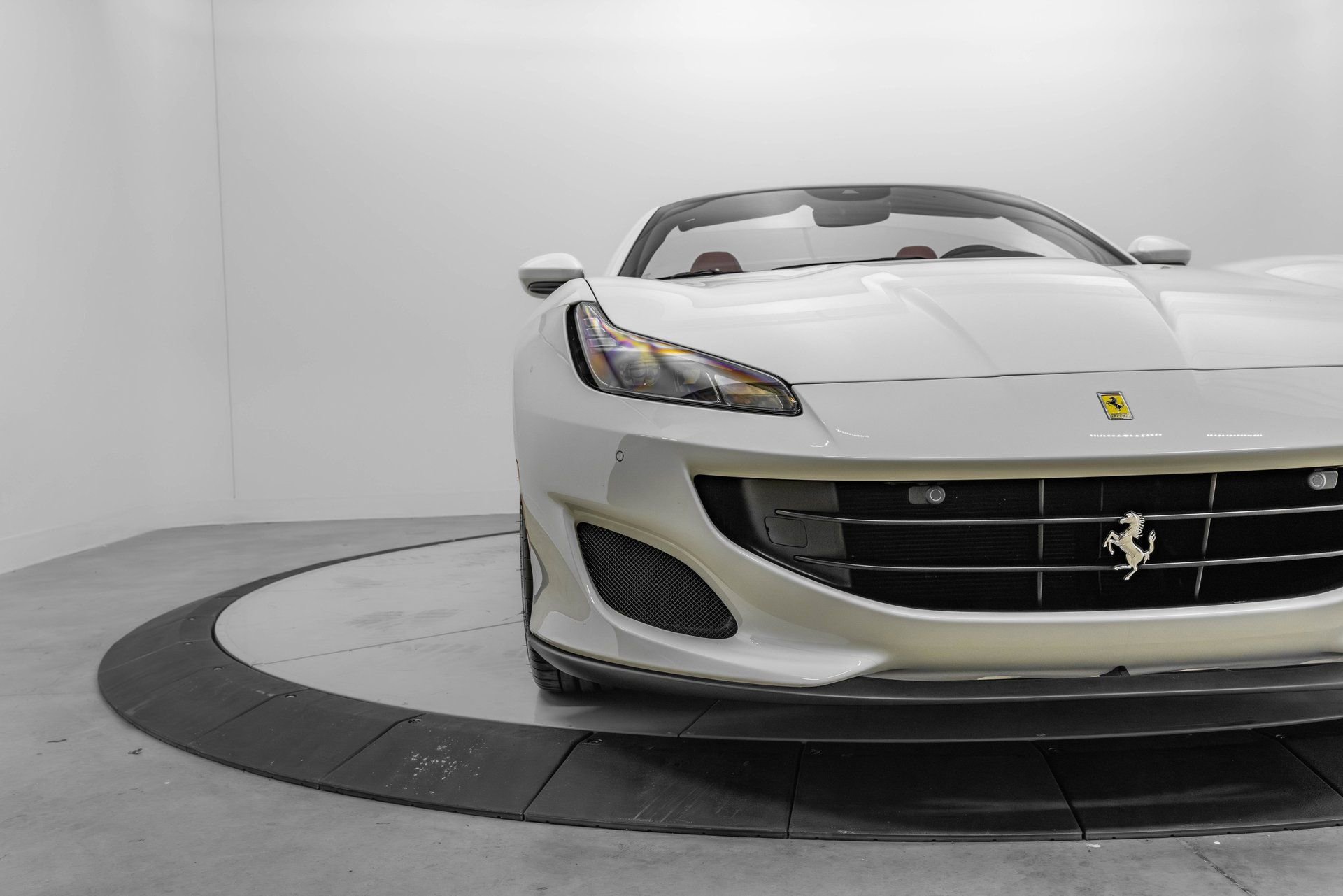 Certified 2020 Ferrari Portofino RWD image 87