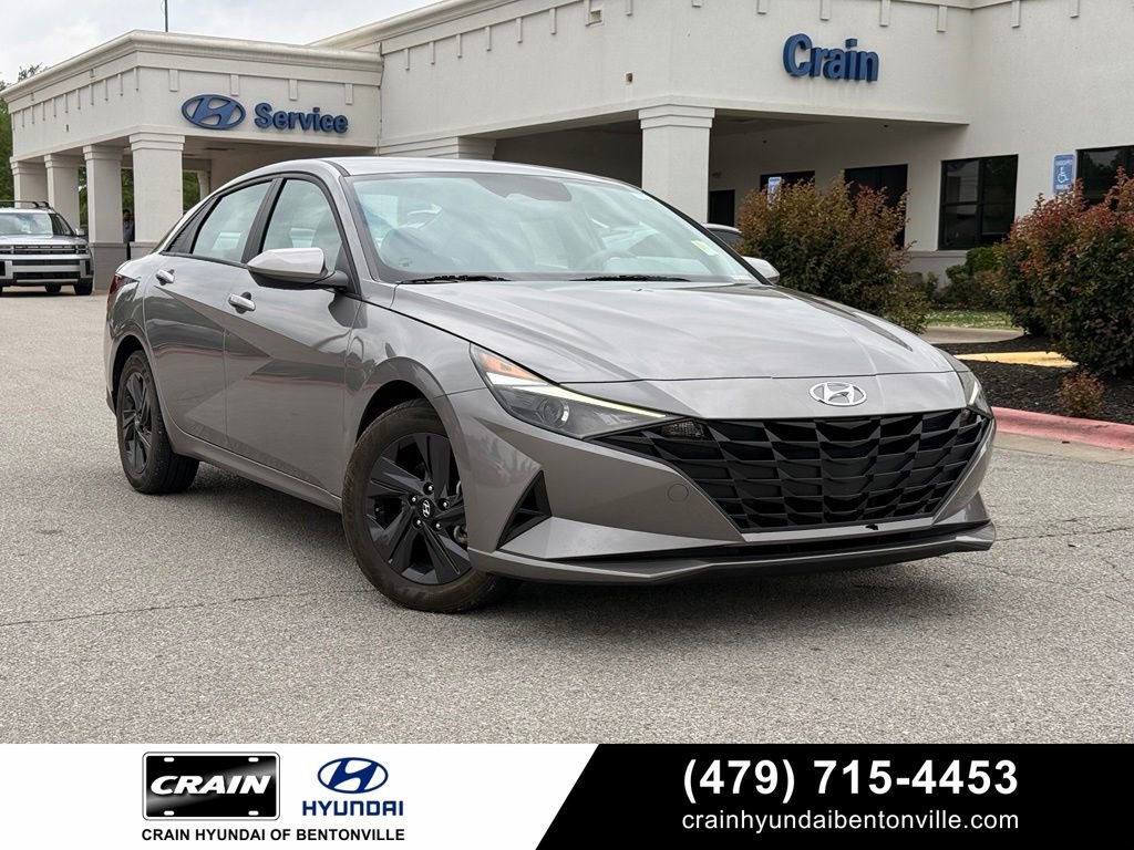 Used 2023 Hyundai Elantra SEL w/ Winter Weather Package FWD image 1
