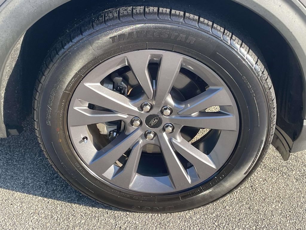 Used 2022 Ford Explorer XLT w/ Equipment Group 202A RWD image 8