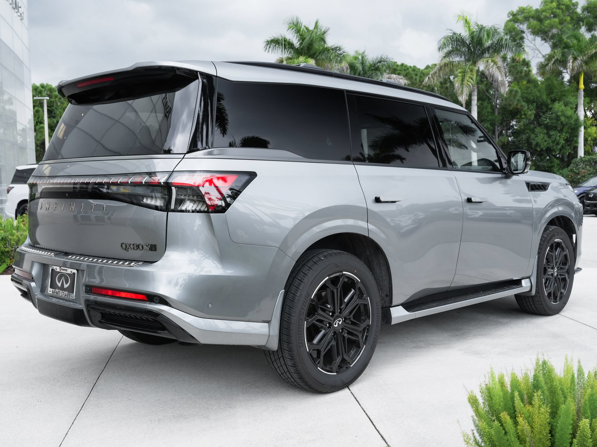 Certified 2026 INFINITI QX80 4WD w/ Sport Exterior Package image 10