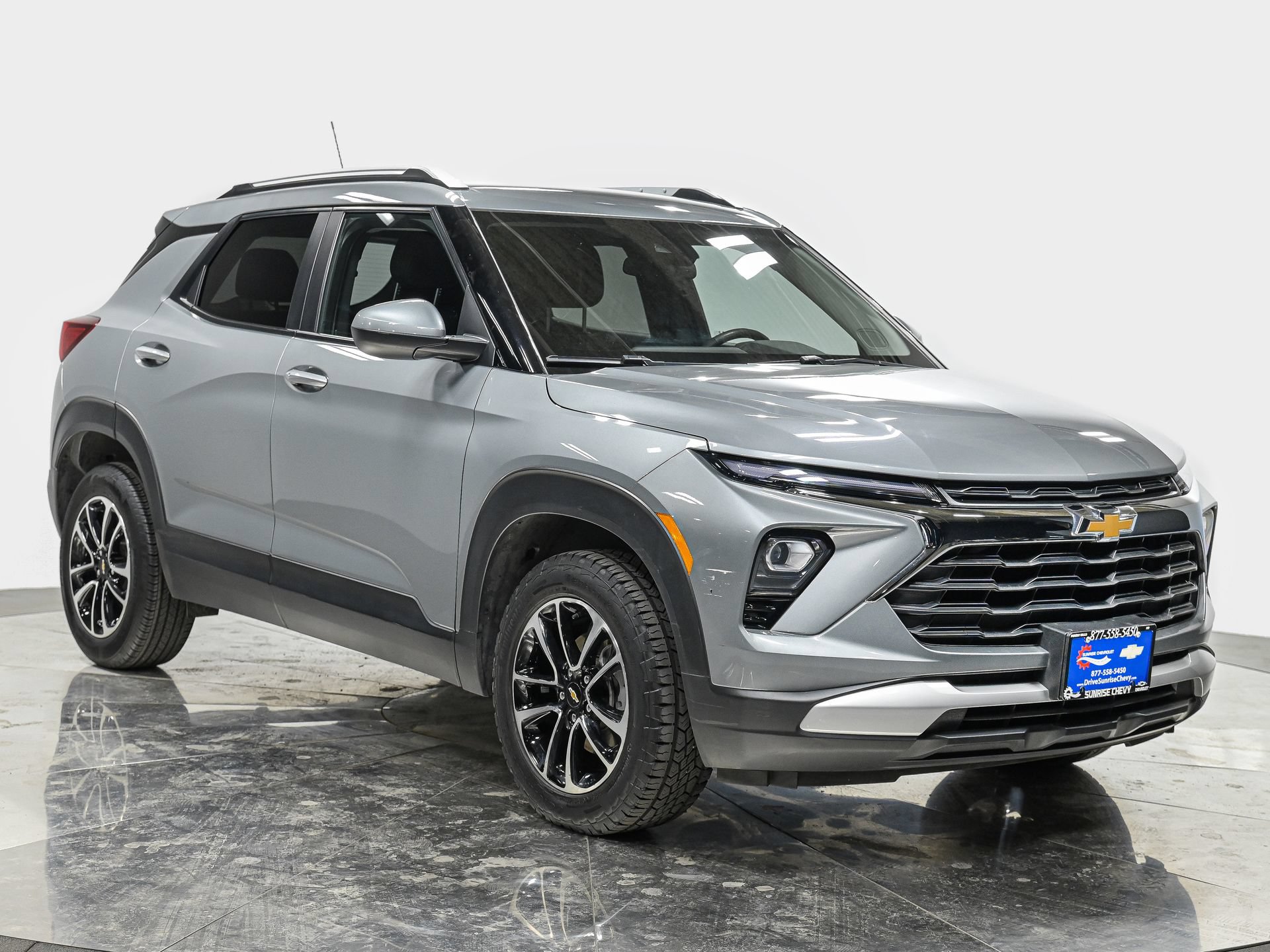 Used 2024 Chevrolet TrailBlazer LT w/ LT Cold Weather Package FWD image 9