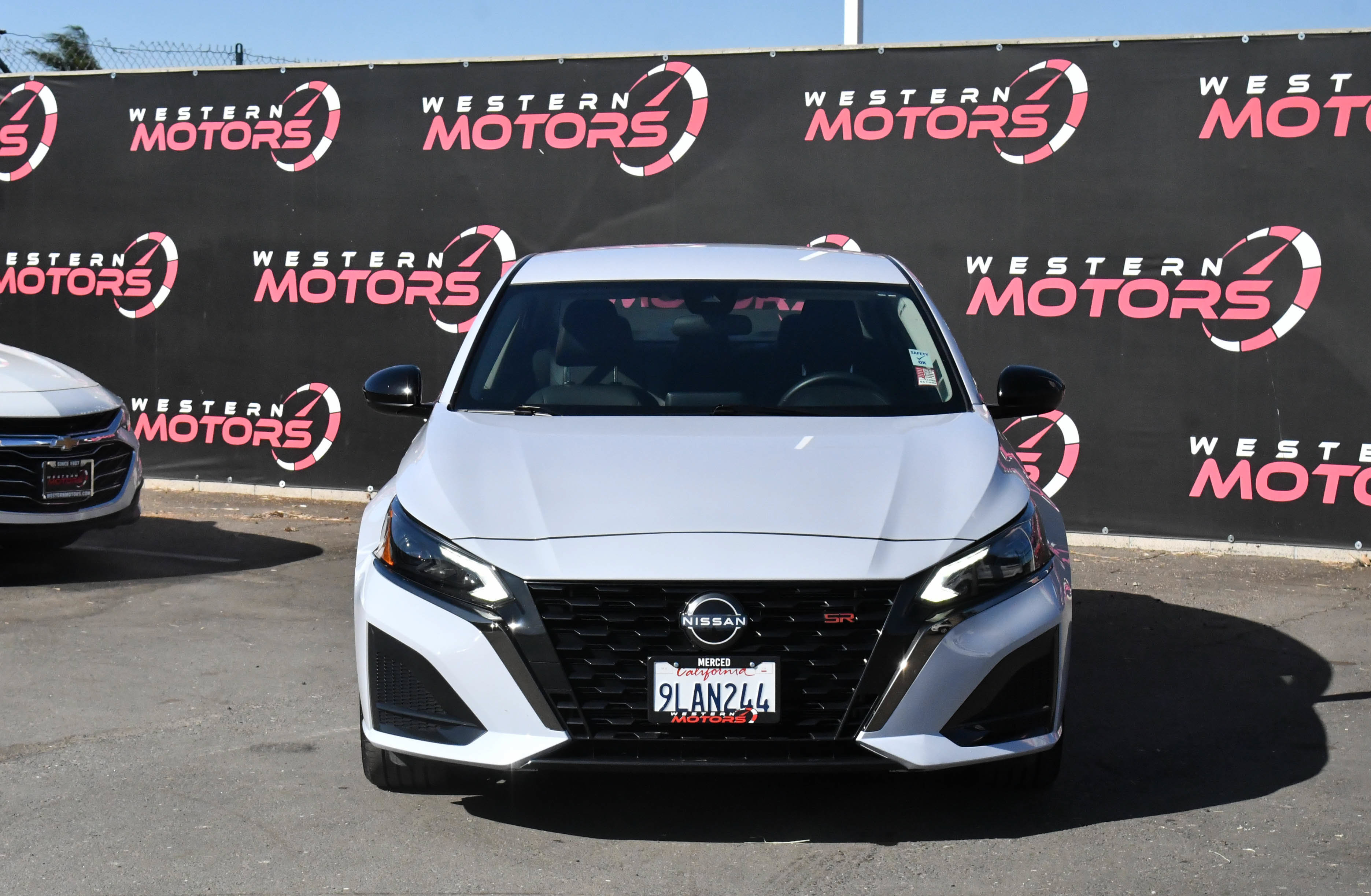Used 2024 Nissan Altima 2.5 SR FWD image 2
