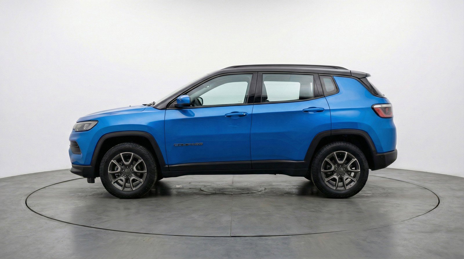 Used 2025 Jeep Compass Trailhawk image 5