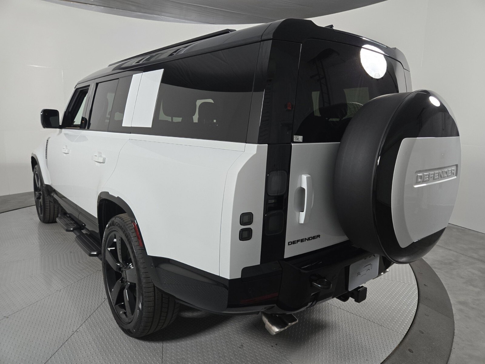 New 2026 Land Rover Defender 130 V8 image 17