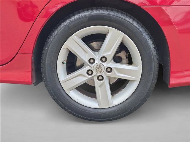 Used 2014 Toyota Camry SE FWD image 16