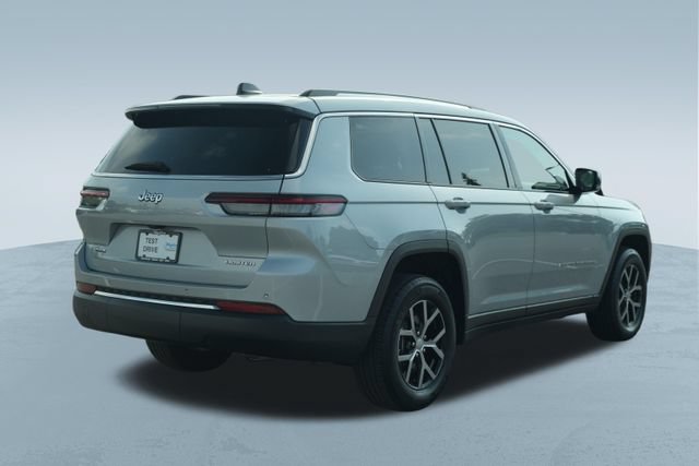 Used 2023 Jeep Grand Cherokee L Limited AWD/4WD image 9