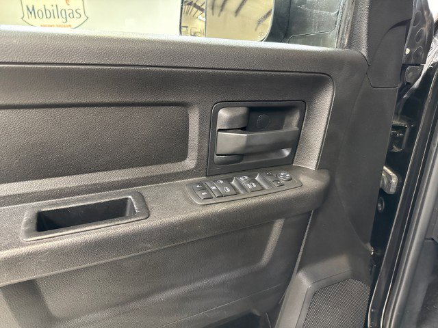 Used 2018 RAM 2500 Tradesman w/ Chrome Appearance Group image 23