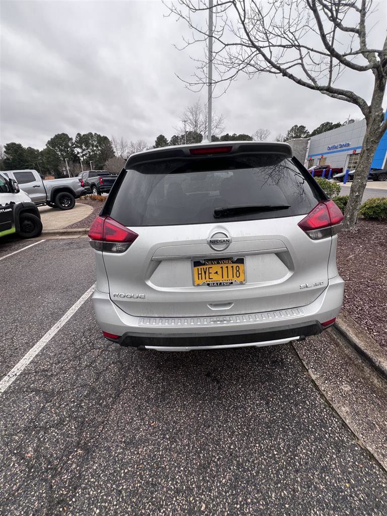 Used 2017 Nissan Rogue SL w/ SL Premium Package image 2