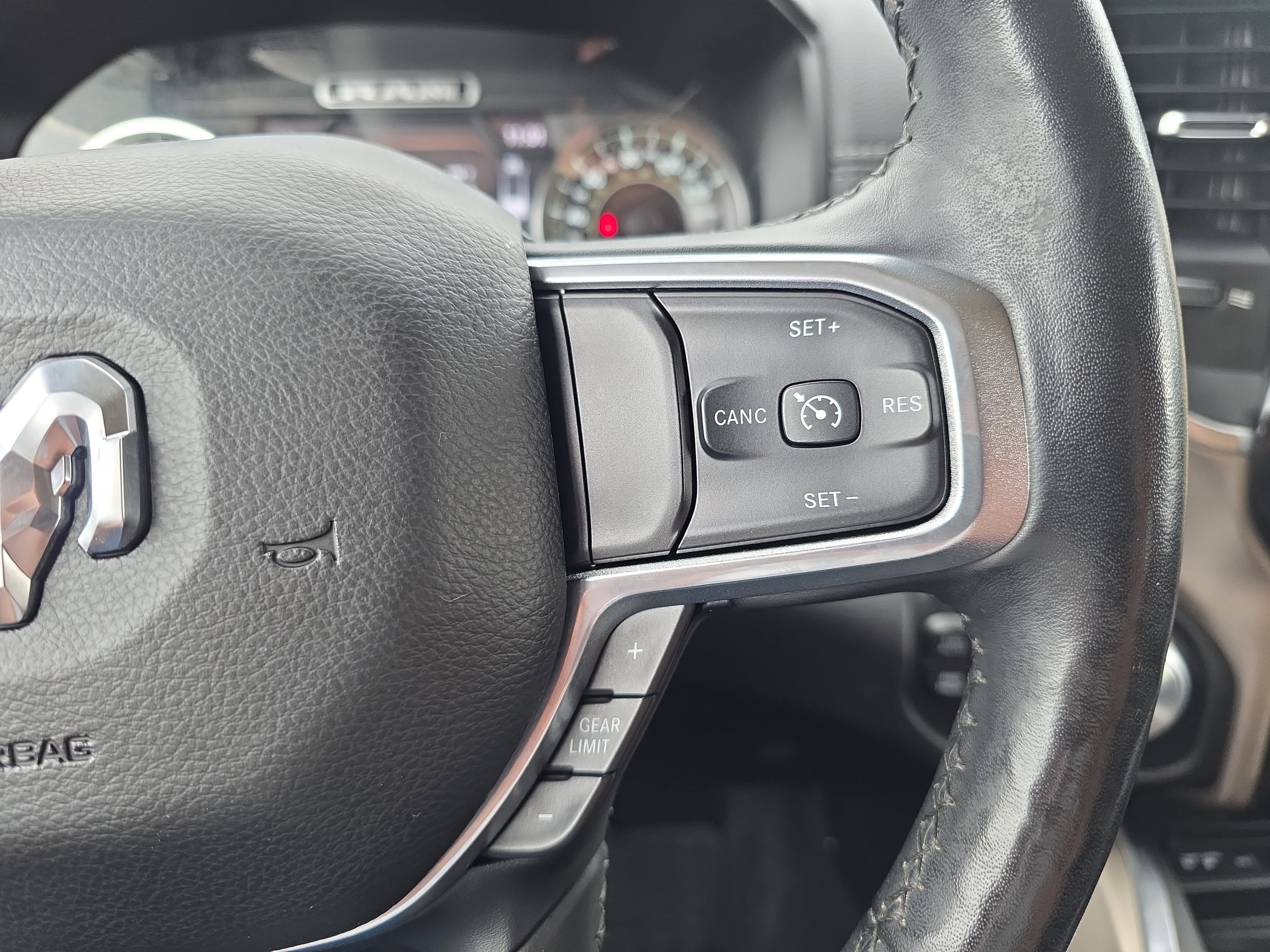 Used 2019 RAM 1500 Laramie AWD/4WD image 15