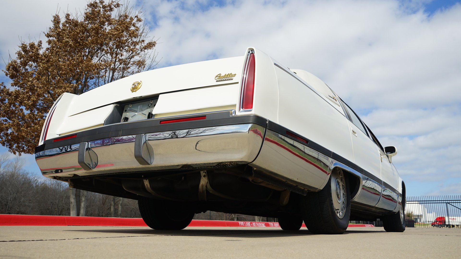 Used 1993 Cadillac Fleetwood Sedan RWD image 16