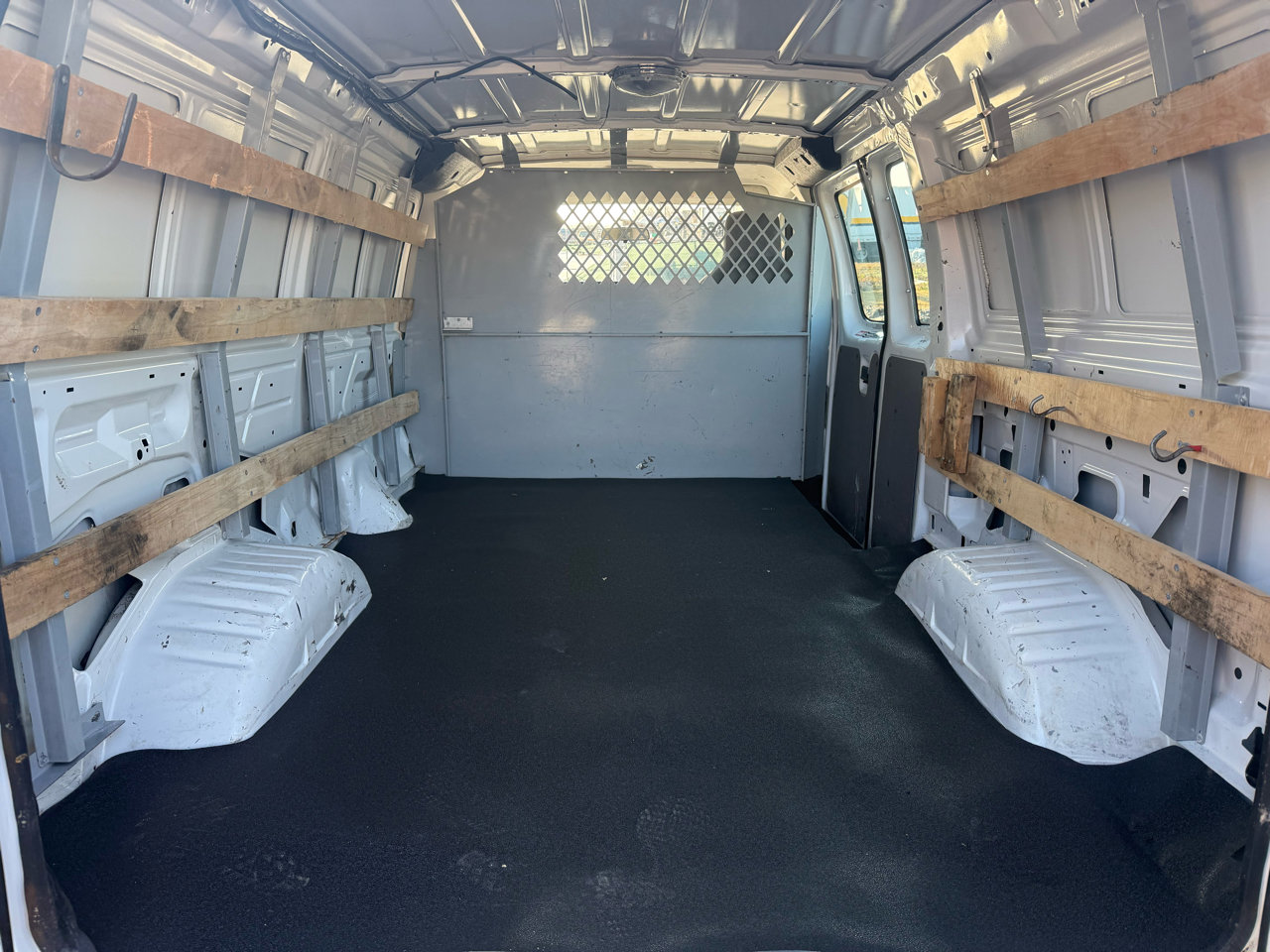 Used 2014 Ford E-250 and Econoline 250 E-250 Commercial w/ Power Group image 11