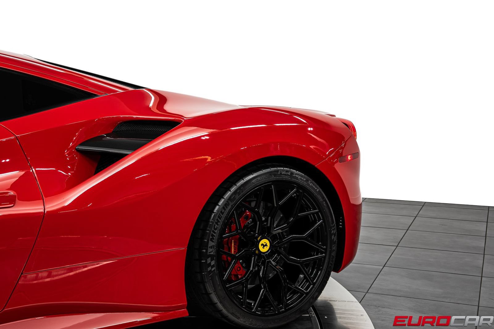 Used 2017 Ferrari 488 GTB RWD image 17
