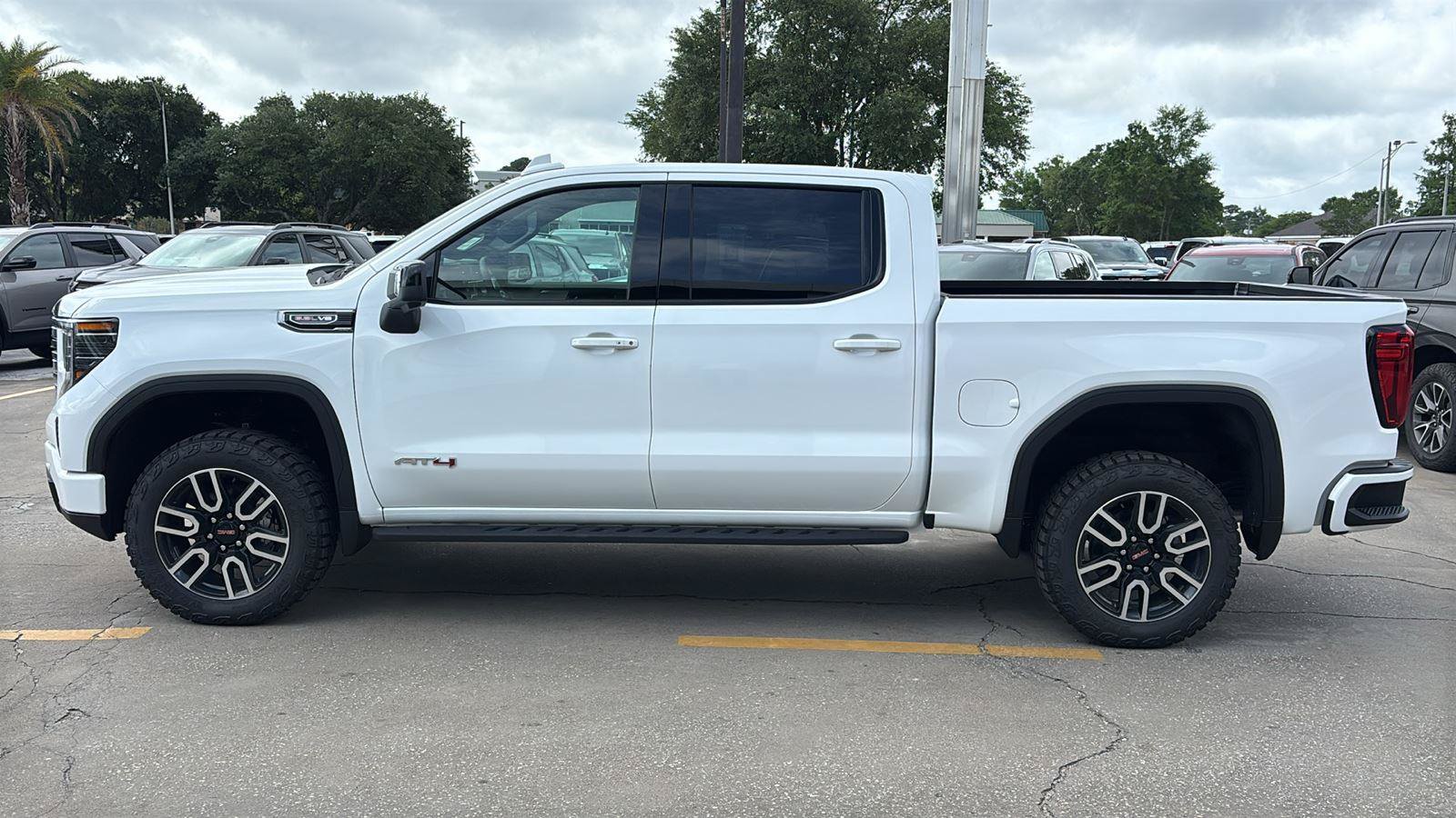 New 2026 GMC Sierra 1500 AT4 w/ AT4 Premium Package AWD/4WD image 4