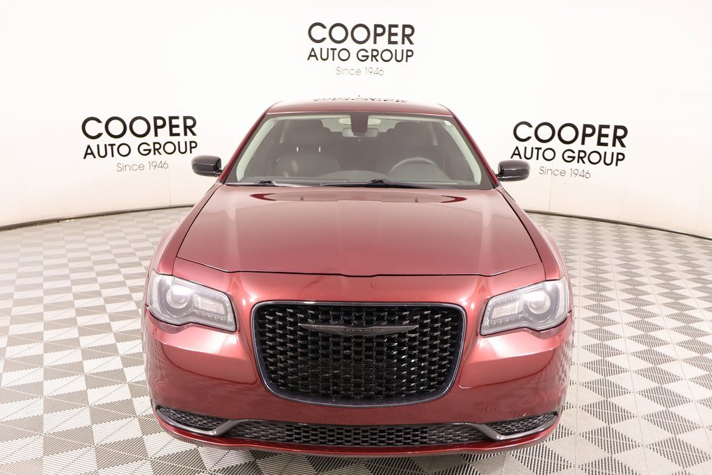 Used 2023 Chrysler 300 Touring w/ Sport Appearance Package image 8