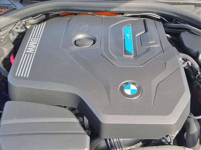 Used 2022 BMW 330e w/ M Sport Package RWD image 21
